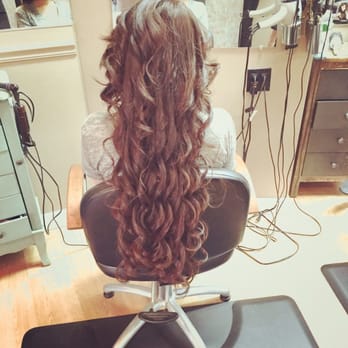 Guy Thomas Hair Salon - curls freshly done in salon; before clip up. - Hair Salons Near Me - Flushing, New York Guy Thomas Hair Salon - curls freshly done in salon; before clip up. - Hair Salons Near Me - Flushing, New York