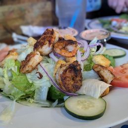 House salad with shrimp House salad with shrimp