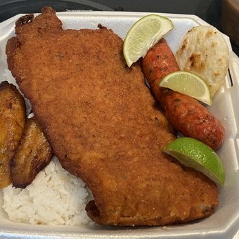 Los Paisas - Colombian Near Me - Charlotte, North Carolina