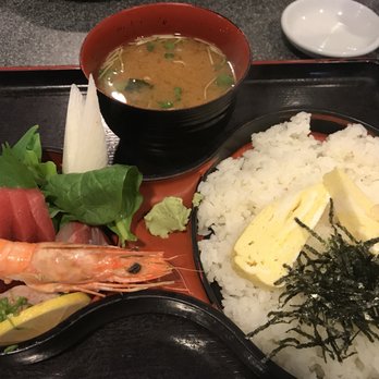 Yohei Sushi Restaurant - Chirashi $26 - Sushi Bars Near Me - Honolulu, Hawaii