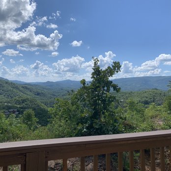 Bear Camp Cabin Rentals - Vacation Rentals Near Me - Pigeon Forge, Tennessee