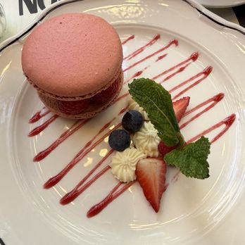 Café Beaujolais - Raspberry Macaron - French Near Me - Paris, 75 Café Beaujolais - Raspberry Macaron - French Near Me - Paris, 75