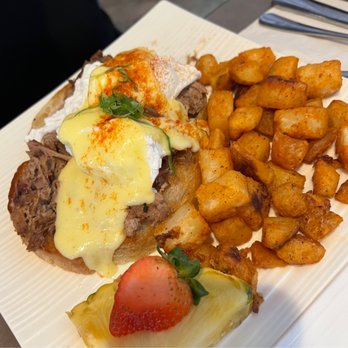 Moena Café - Kalua Pig Benedict - Cafes Near Me - Honolulu, Hawaii Moena Café - Kalua Pig Benedict - Cafes Near Me - Honolulu, Hawaii