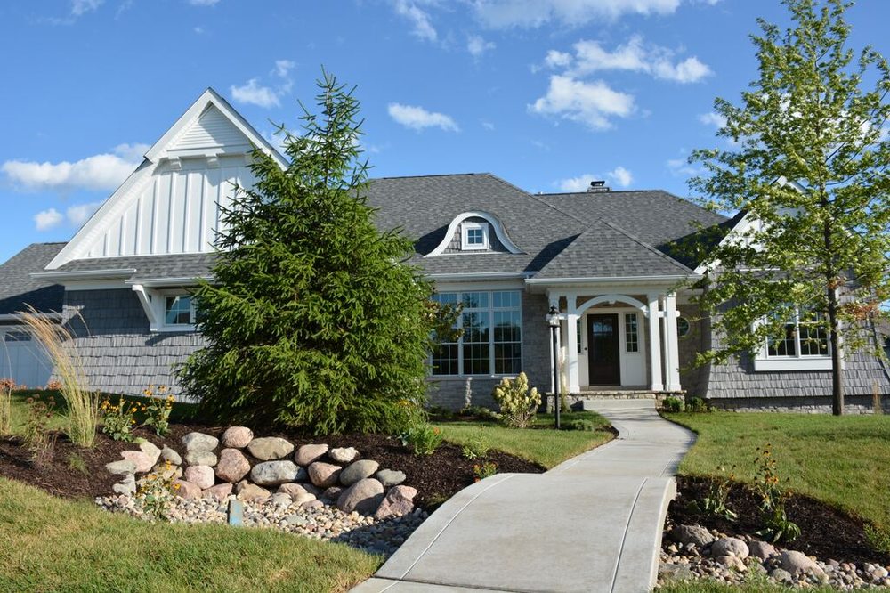 GERI DOYLE Updated September 2024 3211 E 35th St Ct, Davenport