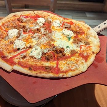 Matchbox - Merrifield - Sausage + Peppers Pizza. Look at how uneven it's cut - Pizza Near Me - Fairfax, Virginia Matchbox - Merrifield - Sausage + Peppers Pizza. Look at how uneven it's cut - Pizza Near Me - Fairfax, Virginia