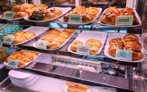 Pinoyshki Bakery, Cafe & Bar by null