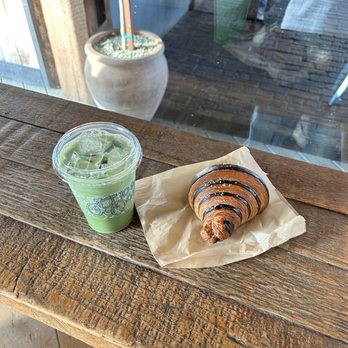 Pedalers Fork - Regular Matcha Latte Nutella Croissant - New American Near Me - Calabasas, California
