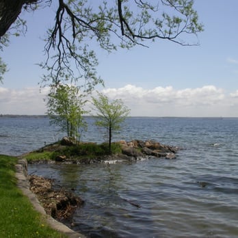 Brown's Bay Beach and Picnic Area - Kids must just love to play on this mini island! - Beaches Near Me - Mallorytown, Ontario Brown's Bay Beach and Picnic Area - Kids must just love to play on this mini island! - Beaches Near Me - Mallorytown, Ontario