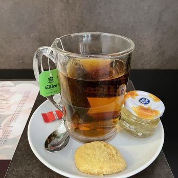 Monet Garden Hotel - Complimentary tea and cookie for check-in - Hotels Near Me - Amsterdam, New Hampshire