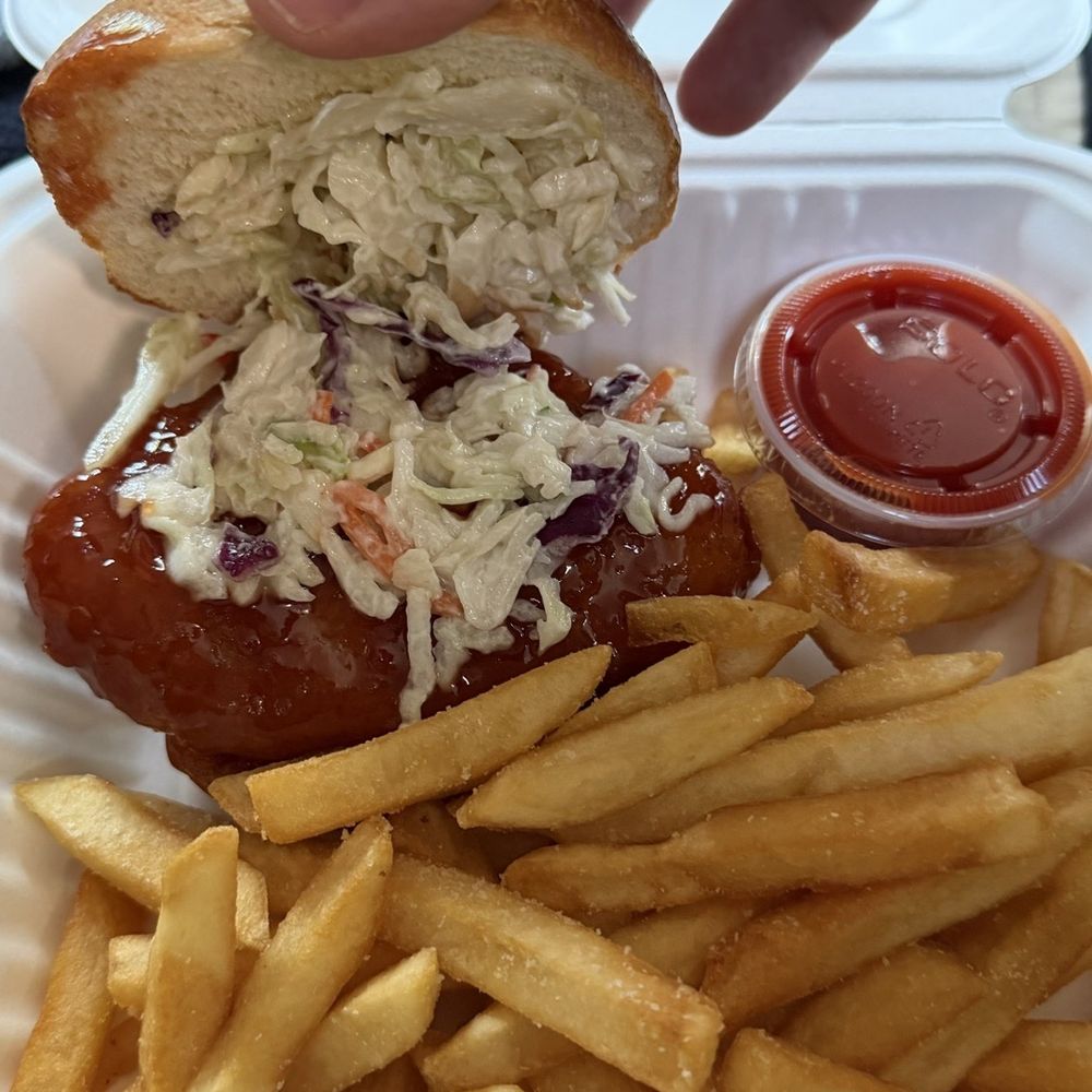 Chik'n Sandwich DC Capitol Mambo sauce