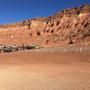Cliff Dwellers Lodge - The obstructed view from the room. Put the boats somewhere else! - Rafting/Kayaking Near Me - Marble Canyon, Arizona