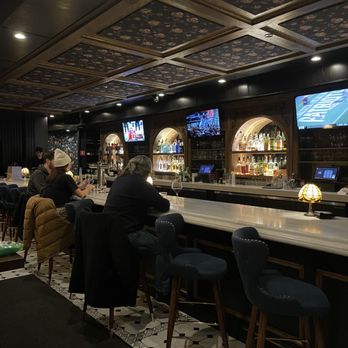 Monarch & Lion - Interior - British Near Me - Chicago, Illinois Monarch & Lion - Interior - British Near Me - Chicago, Illinois