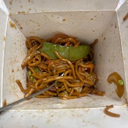 Golden China Chinese Restaurant - Lo mien has a puddle of sauce at the bottom with small variety of vegetables. No flavor.