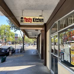 Tasty Kitchen - Salty n CHEAP.