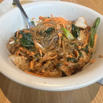 True Food Kitchen - Glass noodles with chicken - New American Near Me - Boca Raton, Florida True Food Kitchen - Glass noodles with chicken - New American Near Me - Boca Raton, Florida