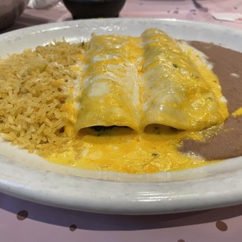 Iguana Joe's - Spinach Enchilada Dinner with fajita chicken - Mexican Near Me - Houston, Texas Iguana Joe's - Spinach Enchilada Dinner with fajita chicken - Mexican Near Me - Houston, Texas