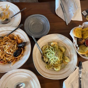 Amedeo - Linguini Al pesto with shrimp, ultimate seafood linguini, garlic knots - Pizza Near Me - Las Vegas, Nevada
