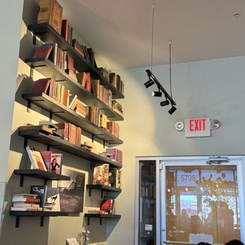 Comet Coffee & Microbakery - Wall - Coffee & Tea Near Me - Saint Louis, Missouri