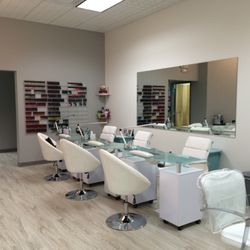 The Trove Salon - Manicure stations