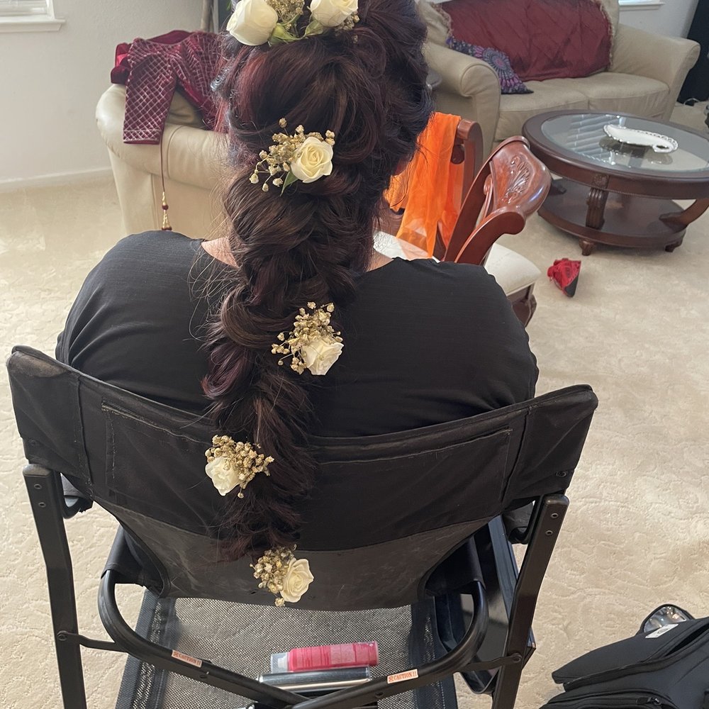 Nazooq Petals - Single flowers for the braid - Floral Designers Near Me Nazooq Petals - Single flowers for the braid - Floral Designers Near Me