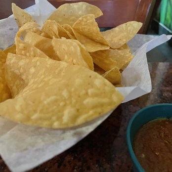 Flores Mexican Restaurant - chips and salsa - Mexican Near Me - Austin, Texas