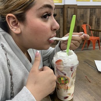 Raspado Xpress - Fresa con crema - Ice Cream & Frozen Yogurt Near Me - Pomona, California Raspado Xpress - Fresa con crema - Ice Cream & Frozen Yogurt Near Me - Pomona, California