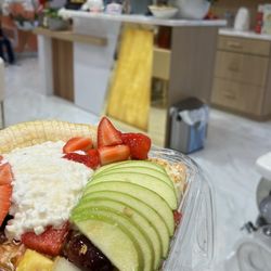 Mangolicious Fresh And Healthy - Take a fruit bowl and get yourself a pedicure right next door literally a win..WIN!