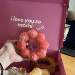 Pinku Mochi Donut Cafe - Mochi donuts!