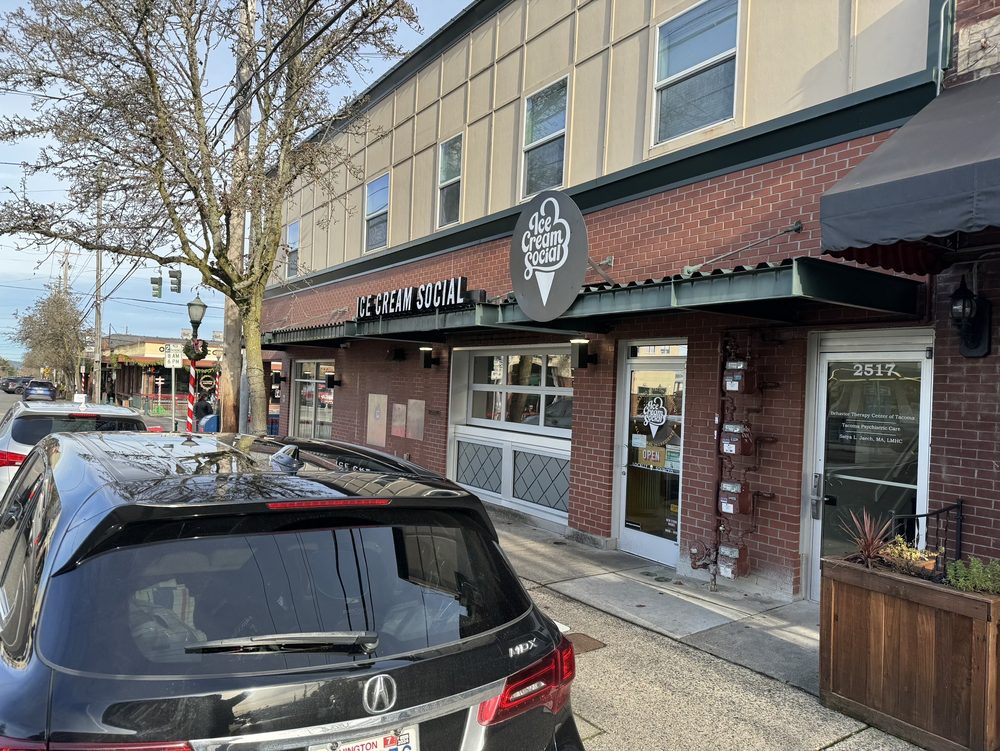 YELP ELITE EXPERIENCE DECEMBRRR SCOOPS AT ICE CREAM SOCIAL 30 Photos