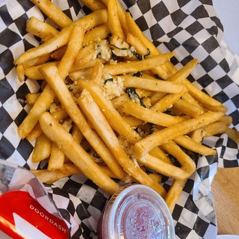Dino's Pizza Kitchen - Garlic Fries - 3/2023 - Pizza Near Me - Livermore, California
