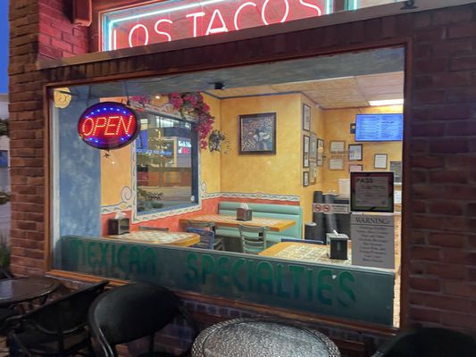 Los Tacos by null