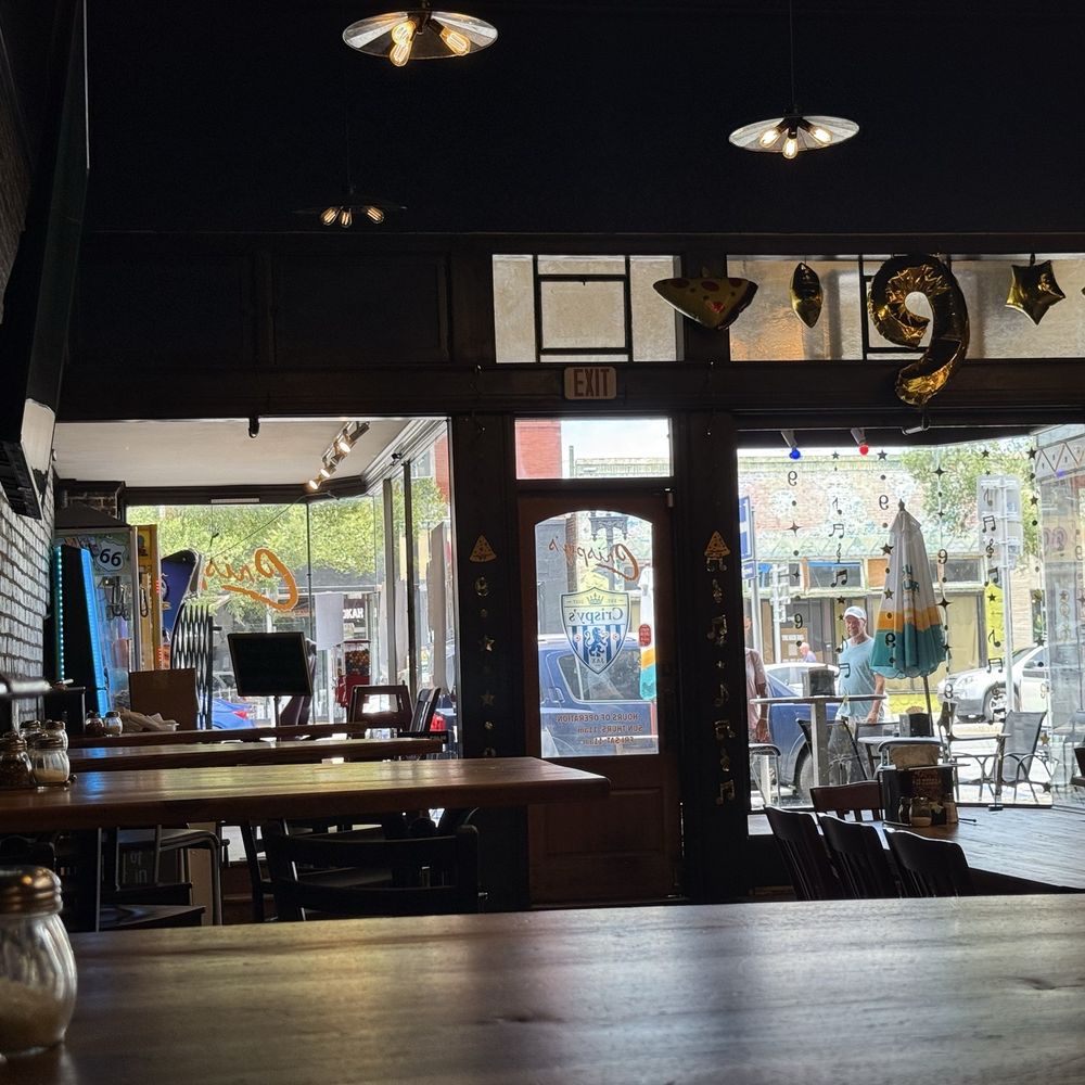 Crispy's Springfield Gallery - Interior decor - Pizza Near Me - Jacksonville, Florida
