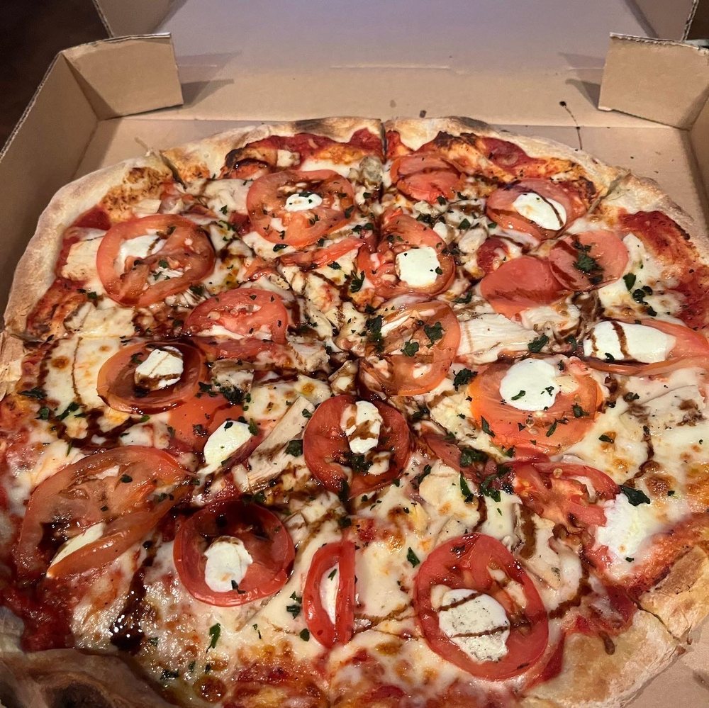 Mama Tigs Wood Fired Pizza Logo