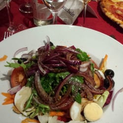 La Piazza - Mmmh Insalata della casa ca. 7€. Für alle Thunfisch Liebhaber ein Traum, super lecker!!
