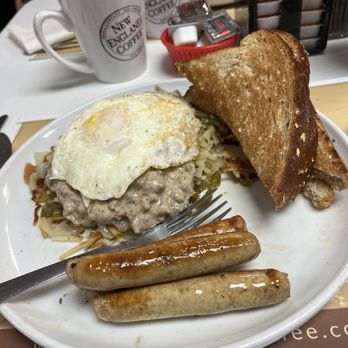 The Cracked Egg - Sausage gravy Hash & Eggs - New American Near Me - Wiscasset, Maine
