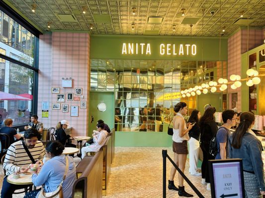 Anita La Mamma del Gelato by null