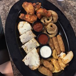 Lamppost Pizza - Ultimate Combo Platter