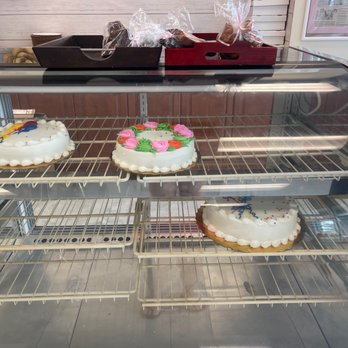Sweet Art Bakery - Awesome ready made cakes. $18.50 for 10 people $28 for 15 people - Bakeries Near Me - Pembroke Pines, Florida Sweet Art Bakery - Awesome ready made cakes. $18.50 for 10 people $28 for 15 people - Bakeries Near Me - Pembroke Pines, Florida
