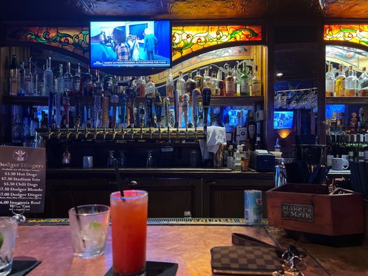 Pineapple Hill Saloon & Grill by null