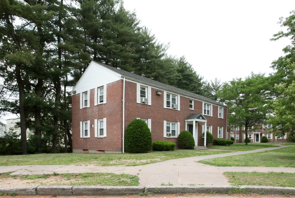 BROOKSIDE COMMONS APARTMENTS Updated August 2024 235 Main St, East