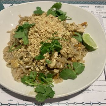 Salad King Restaurant - Phud Thai (aka Pad Thai) - Thai Near Me - Toronto, Ontario