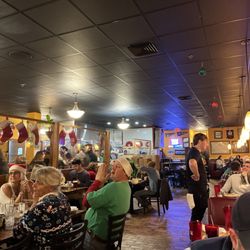 828 Family Pizzeria - Friday night crowd before Christmas in the dining room