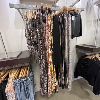 Windsor - Accessories Near Me - Wheaton, Maryland