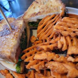 Smoky Pesto grilled cheese with sweet potato fries Smoky Pesto grilled cheese with sweet potato fries