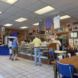Gibson's Donuts - Fun and friendly!