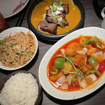 House of Zen - Sweet and sour chicken with boiled rice, noodles, and beef short rib - Asian Fusion Near Me - Belfast, BFS