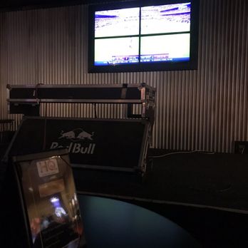 HQ - a bar with a television in the background - Lounges Near Me - Stateline, Nevada