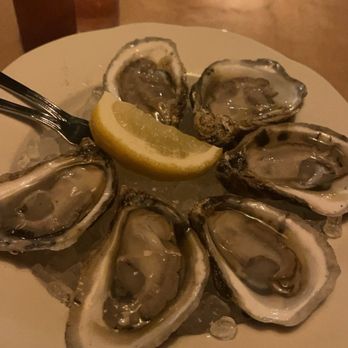 Hank's Downtown Dive - Cocktail Bars Near Me - Cary, North Carolina