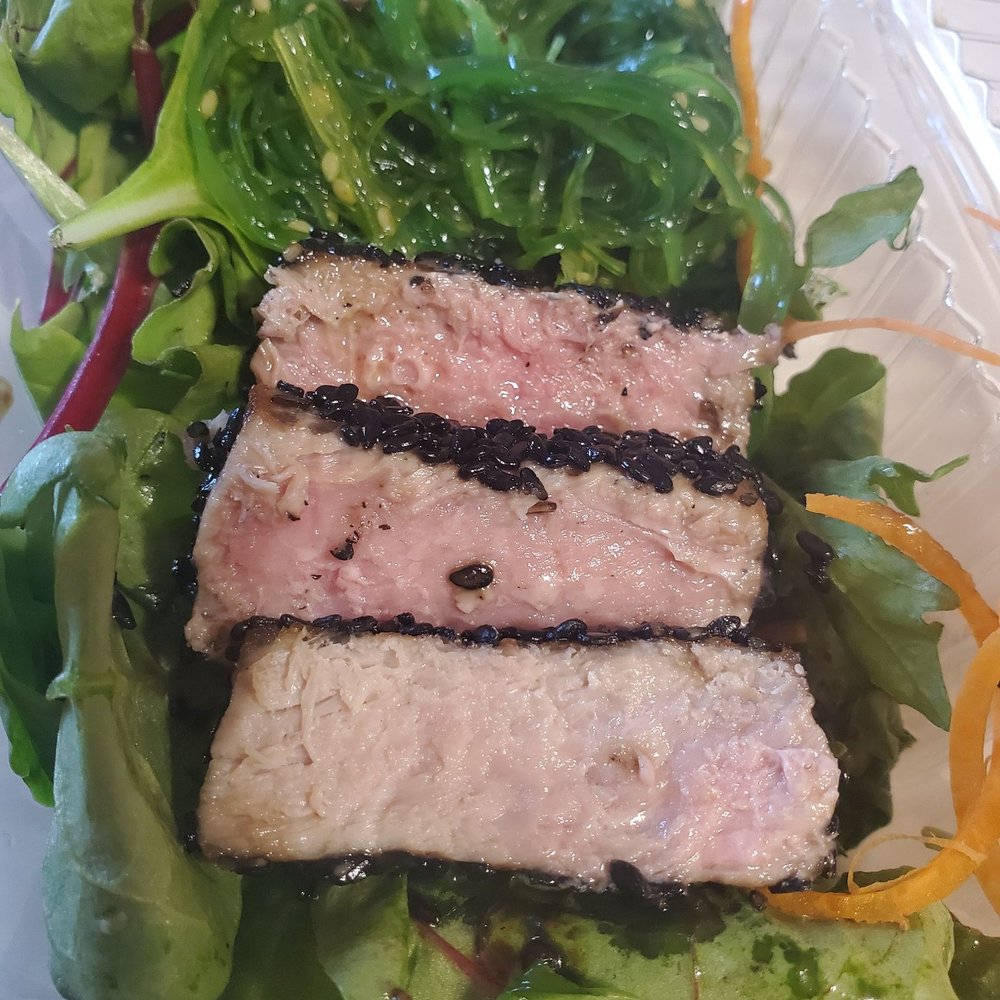 Tuna tataki extremely overcooked.