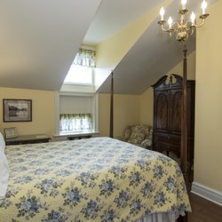 The Rochester Inn - Signature Two-Story Suite Bedroom